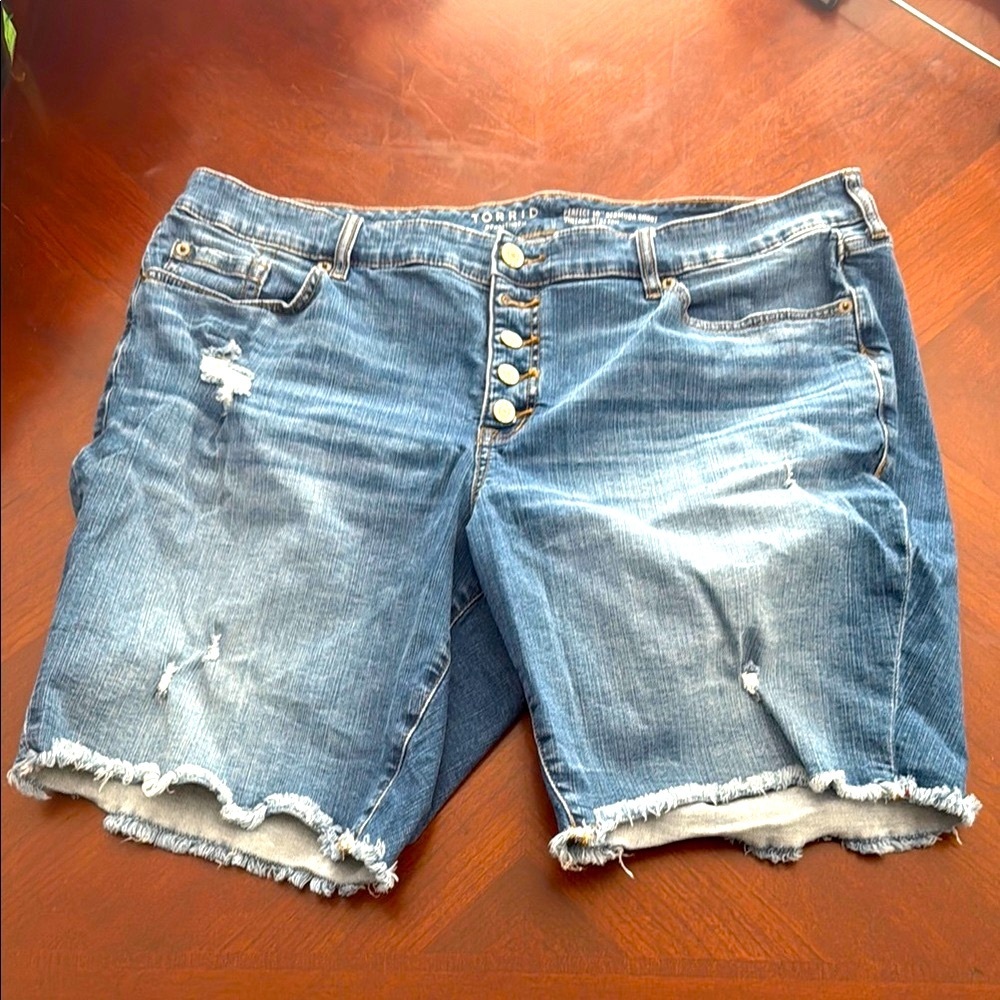 Torrid Blue Distressed jean Shorts stretch 10 inch perfect vintage Bermuda
